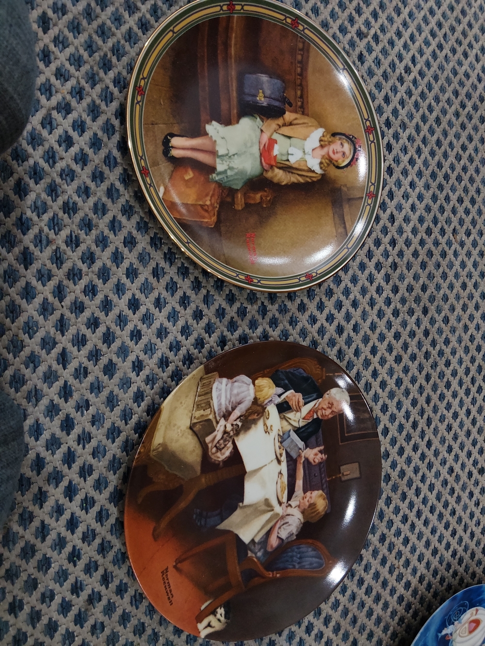 Knowles Decorative Wall Plate Pair in Brown and Cream with Green Accents